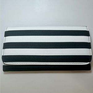 Kut from the Kloth Women’s Black and White Wallet Sleek Design, NWOT